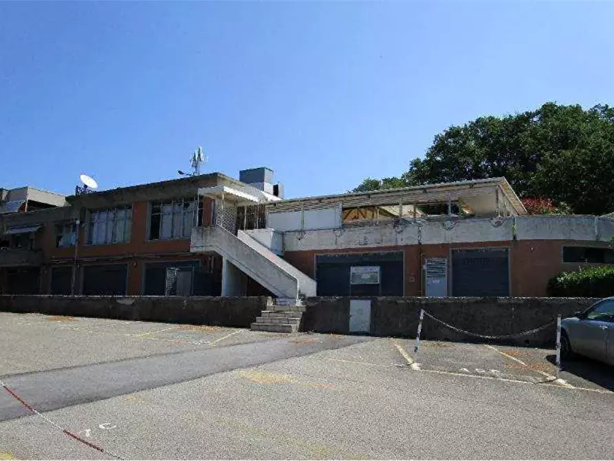 Immagine 1 di Negozio in vendita  in Via delle Rondini  a Pesaro