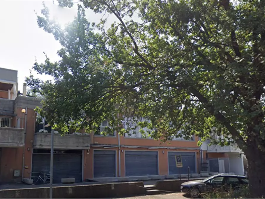 Immagine 8 di Negozio in vendita  in Via delle Rondini  a Pesaro