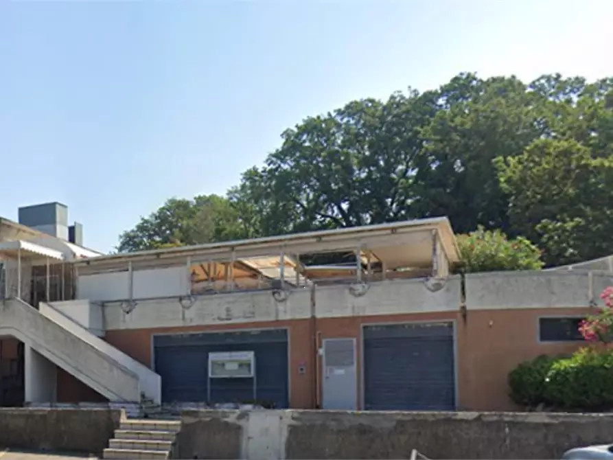 Immagine 10 di Negozio in vendita  in Via delle Rondini  a Pesaro