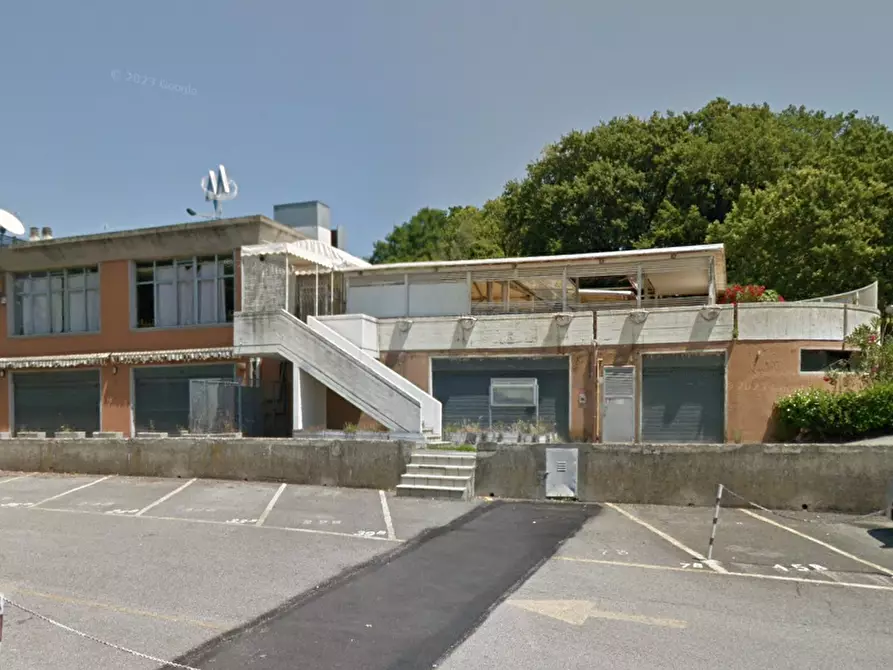 Immagine 14 di Negozio in vendita  in Via delle Rondini  a Pesaro