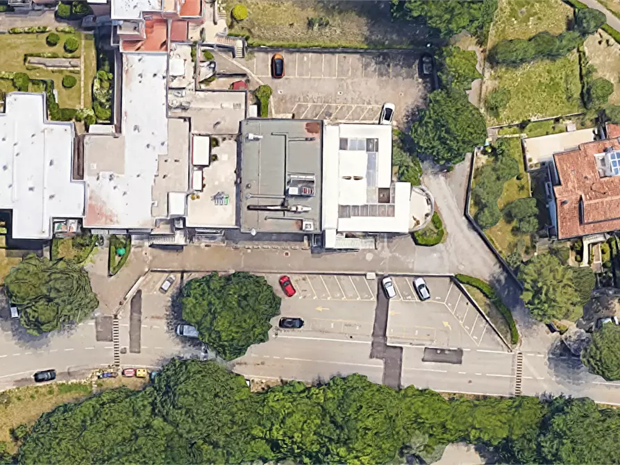 Immagine 23 di Negozio in vendita  in Via delle Rondini  a Pesaro