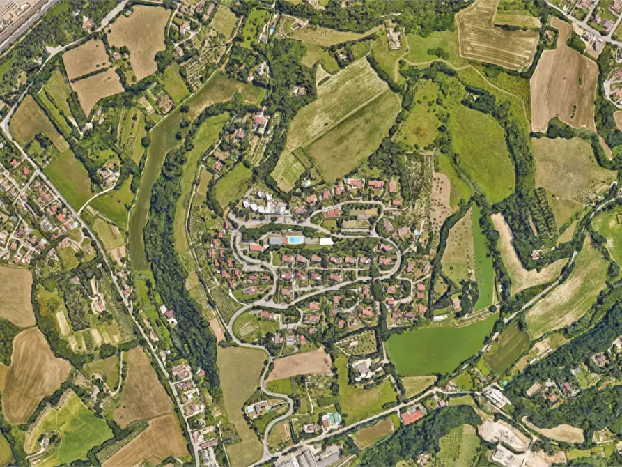 Immagine 25 di Negozio in vendita  in Via delle Rondini  a Pesaro