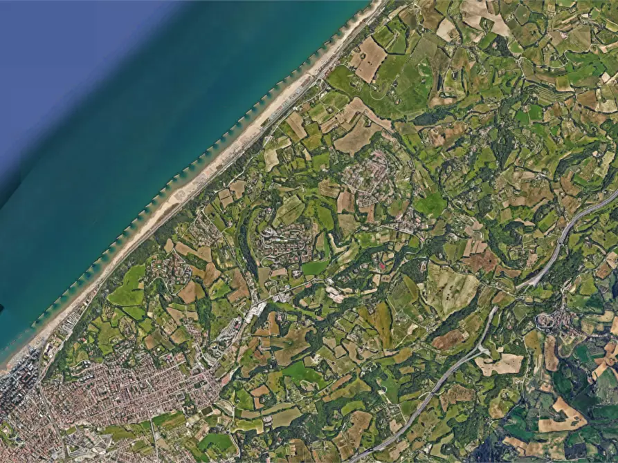 Immagine 26 di Negozio in vendita  in Via delle Rondini  a Pesaro