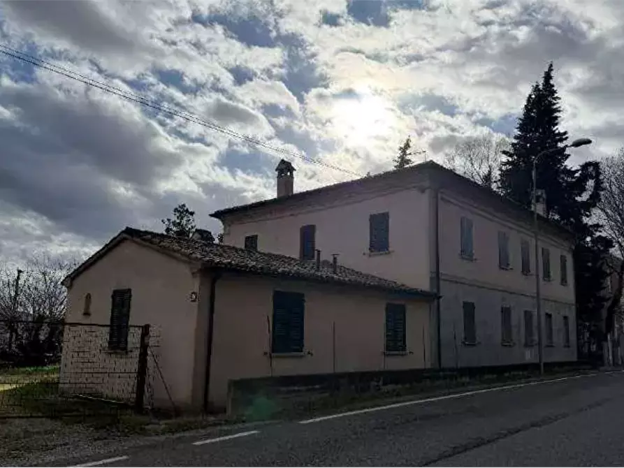 Immagine 1 di Villa in vendita  in Strada Borgo a Pesaro