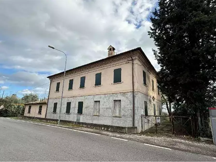 Immagine 2 di Villa in vendita  in Strada Borgo a Pesaro