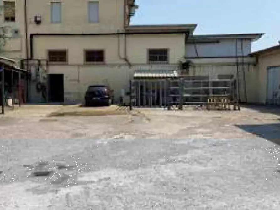 Immagine 4 di Stabile in vendita  in Strada Levata a Goito