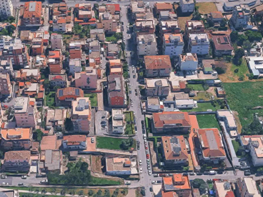 Immagine 3 di Garage in vendita  in Via delle Ciliegie a Roma