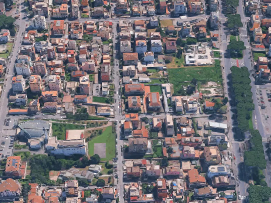 Immagine 4 di Garage in vendita  in Via delle Ciliegie a Roma