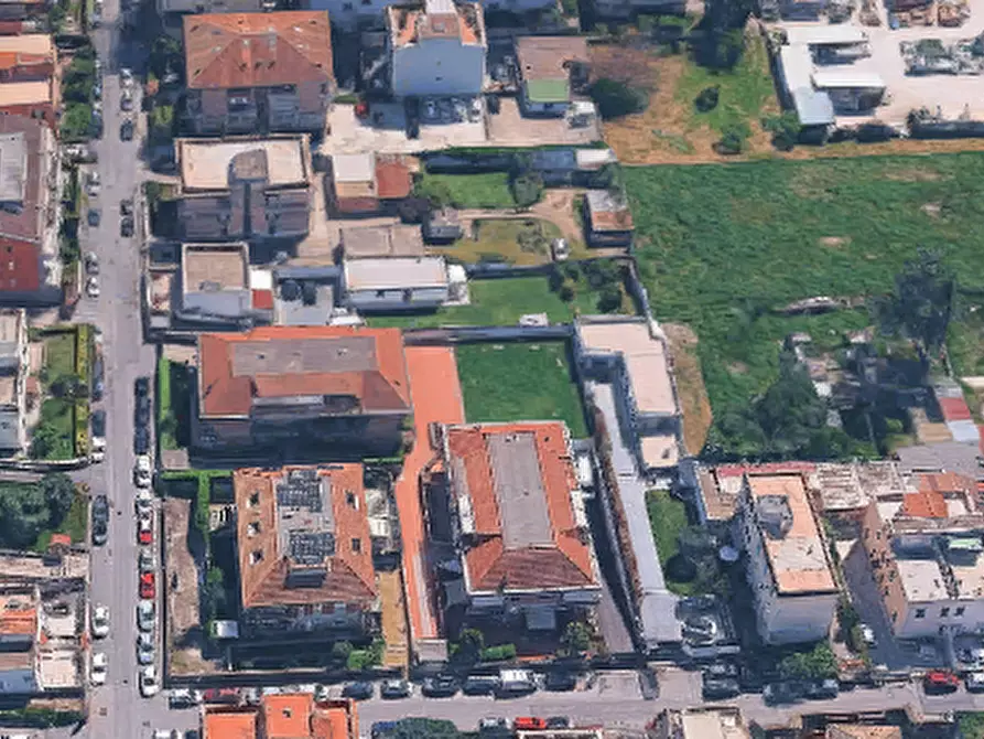 Immagine 5 di Garage in vendita  in Via delle Ciliegie a Roma