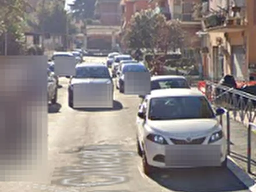 Immagine 13 di Garage in vendita  in Via delle Ciliegie a Roma