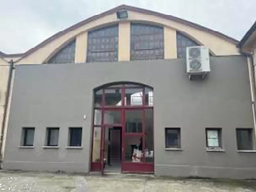 Immagine 1 di Negozio in vendita  in Via XXIII Aprile a Suzzara