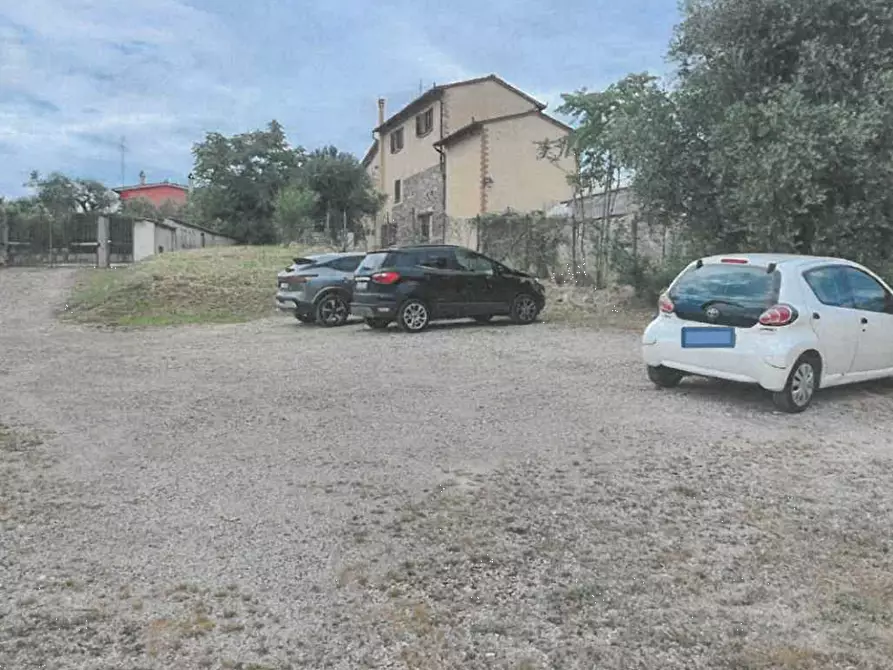 Immagine 3 di Posto auto in vendita  in Via Mortelle a Carmignano