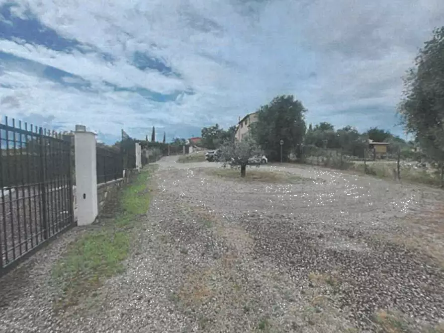 Immagine 5 di Posto auto in vendita  in Via Mortelle a Carmignano