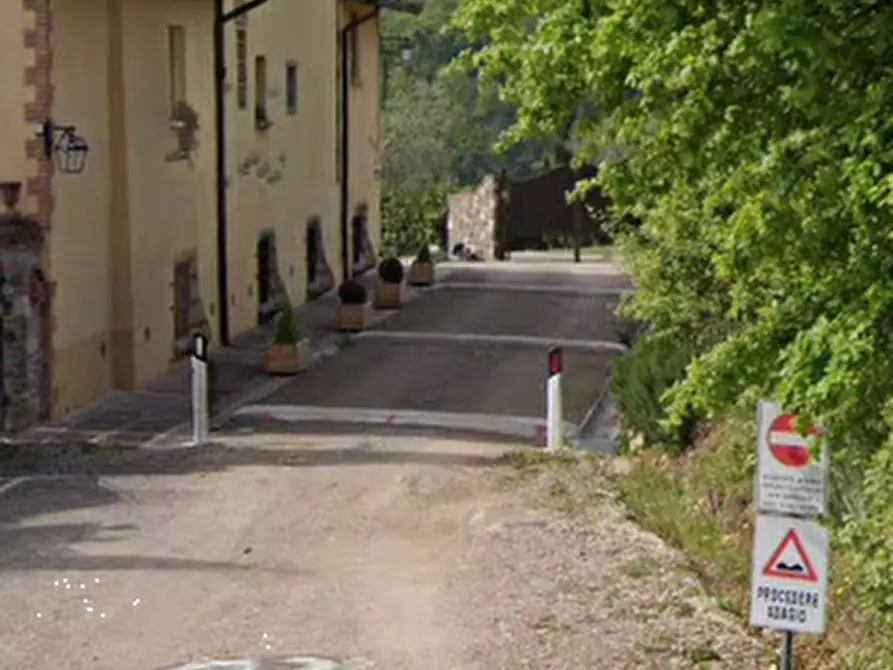 Immagine 11 di Posto auto in vendita  in Via Mortelle a Carmignano