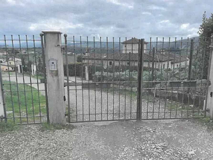 Immagine 2 di Posto auto in vendita  in Via Mortelle a Carmignano