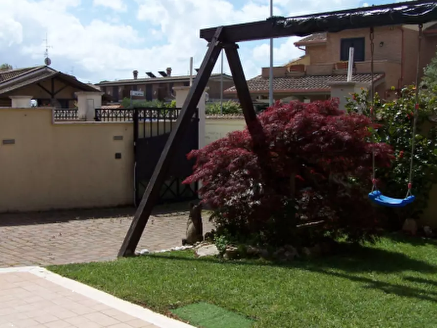 Immagine 3 di Appartamento in vendita  in Via delle Primule a Pomezia