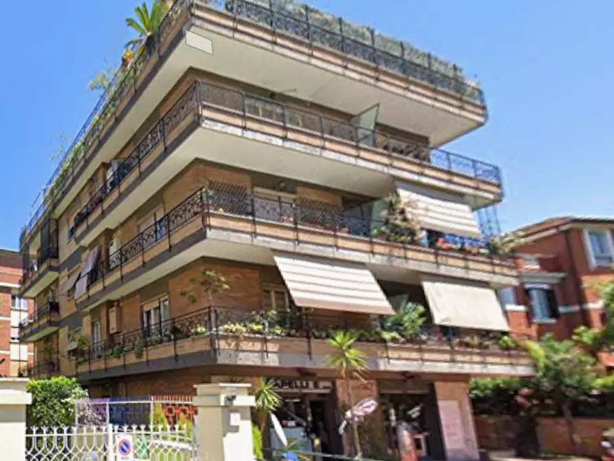 Immagine 1 di Appartamento in vendita  in via Camillo Mariani a Roma