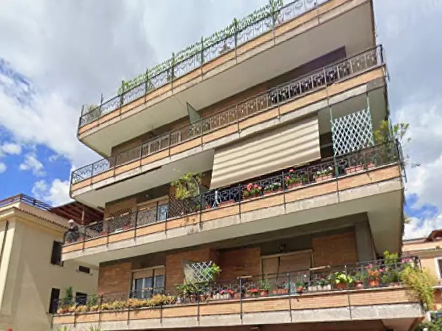 Immagine 3 di Appartamento in vendita  in via Camillo Mariani a Roma