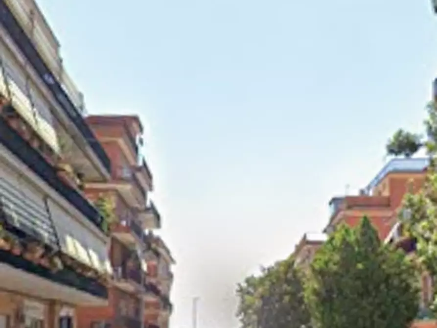 Immagine 3 di Appartamento in vendita  in Via Limbiate a Roma