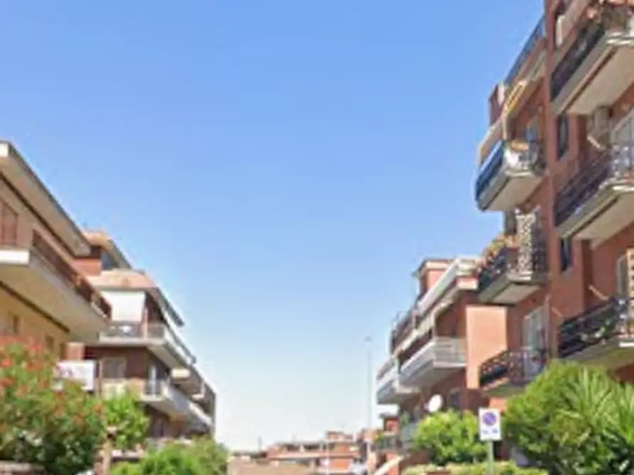 Immagine 4 di Appartamento in vendita  in Via Limbiate a Roma
