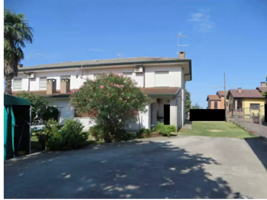 Immagine 3 di Casa indipendente in vendita  in Via Chiavichetta a Fiesso Umbertiano