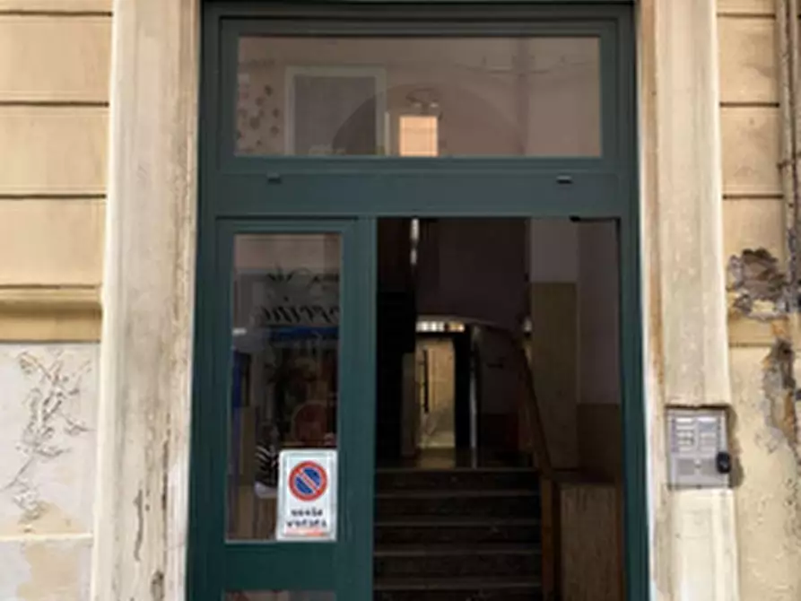 Immagine 3 di Magazzino in vendita  in Via Adua a Anzio