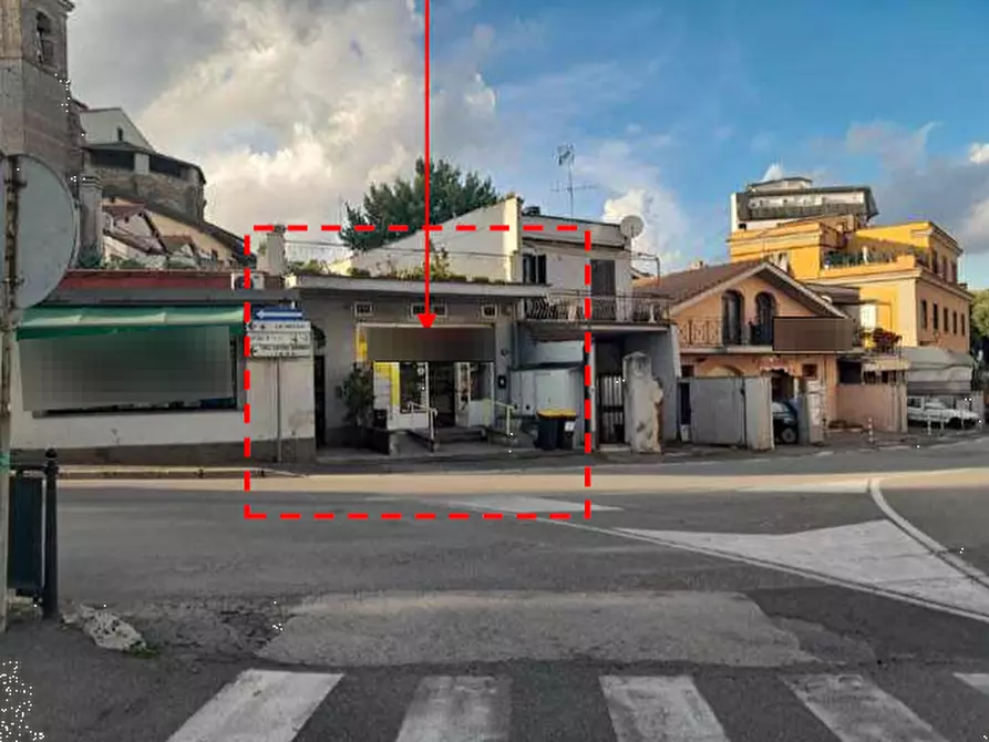 Immagine 1 di Negozio in vendita  in Via delle Mura a Velletri
