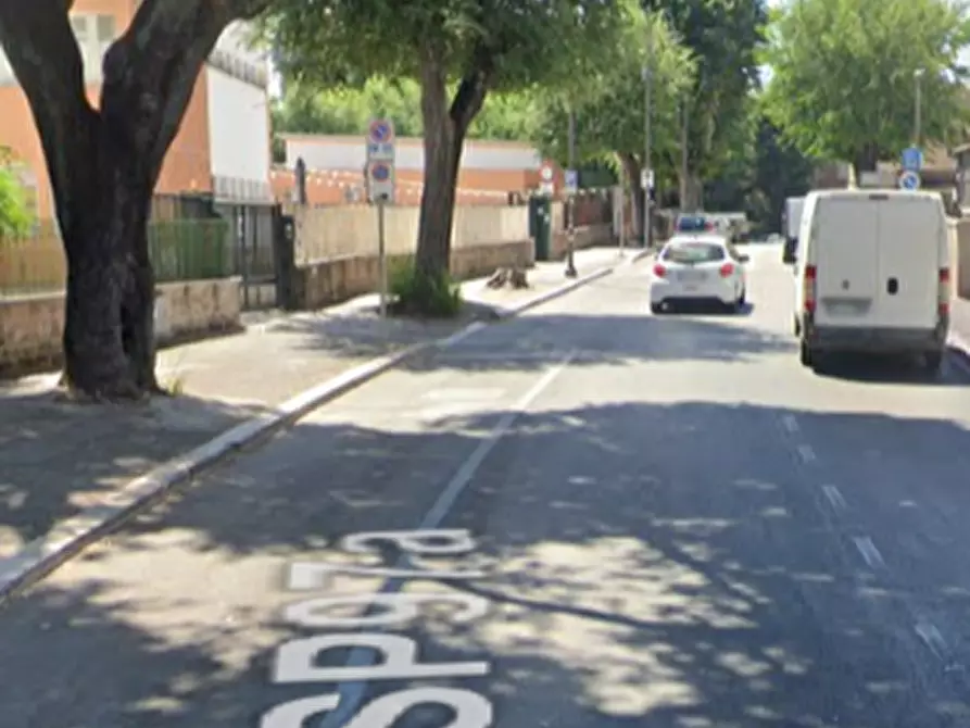 Immagine 11 di Negozio in vendita  in Via delle Mura a Velletri