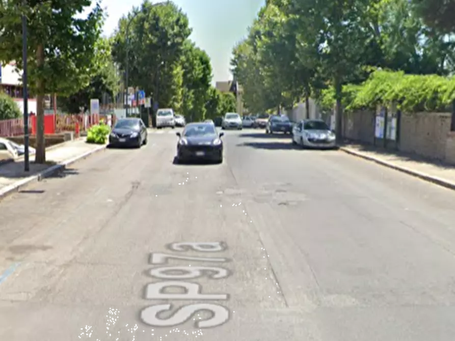 Immagine 12 di Negozio in vendita  in Via delle Mura a Velletri