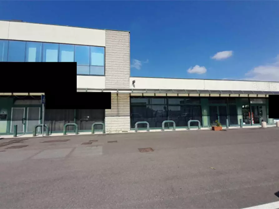 Immagine 1 di Negozio in vendita  in Via Europa  a Occhiobello