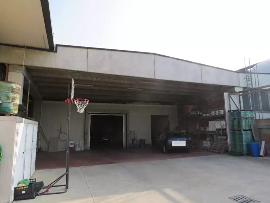 Immagine 3 di Magazzino in vendita  in Via Michelangelo Buonarroti a Gorgonzola