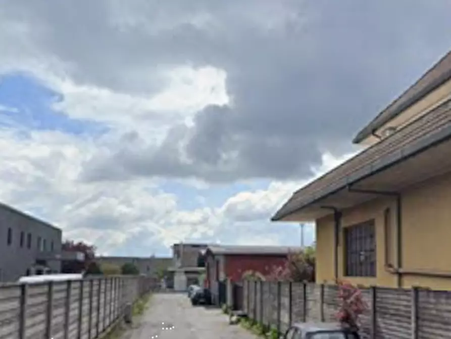 Immagine 5 di Magazzino in vendita  in Via Michelangelo Buonarroti a Gorgonzola