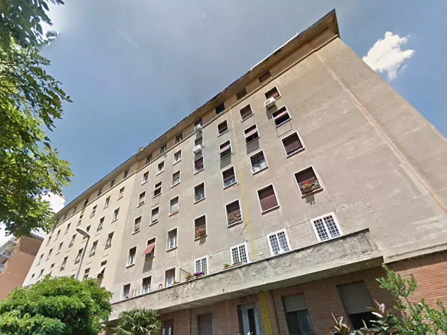 Immagine 3 di Appartamento in vendita  in Via Lucrino a Roma