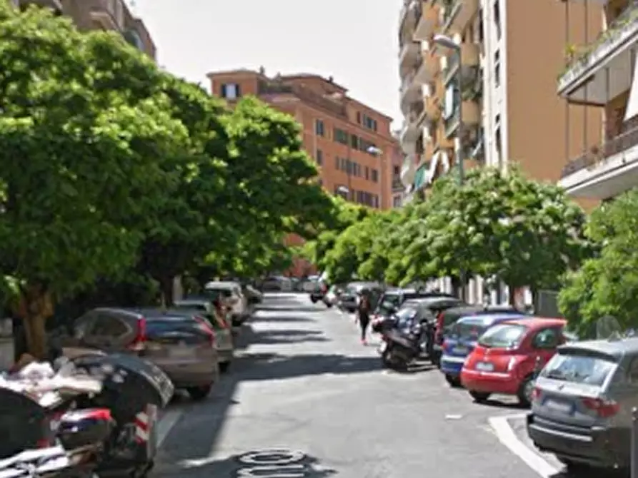 Immagine 6 di Appartamento in vendita  in Via Lucrino a Roma