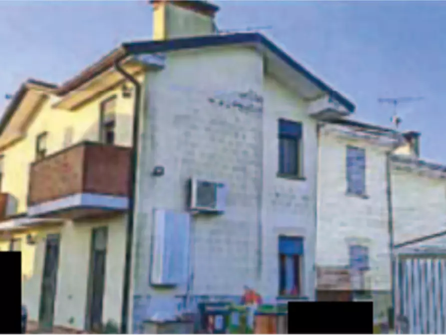 Immagine 1 di Porzione di casa in vendita  in Via Volturno a Rovigo