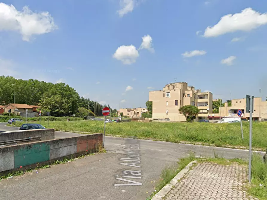 Immagine 8 di Garage in vendita  in Via Albert Schweitzer a Roma