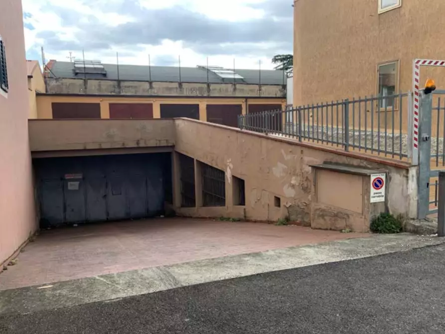 Immagine 1 di Magazzino in vendita  in Via Adriano Zarini a Prato