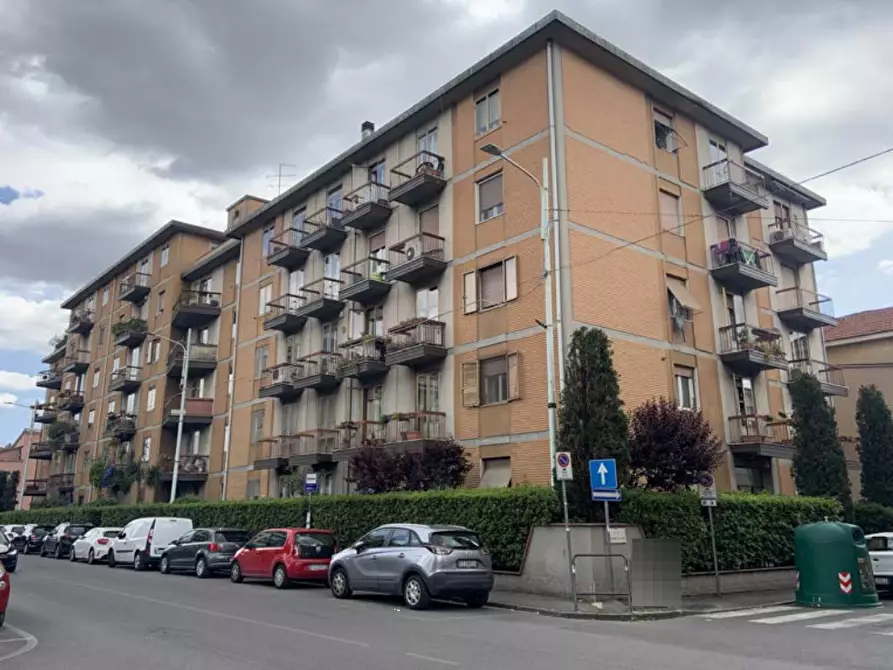 Immagine 2 di Magazzino in vendita  in Via Adriano Zarini a Prato