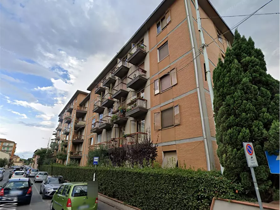 Immagine 5 di Magazzino in vendita  in Via Adriano Zarini a Prato