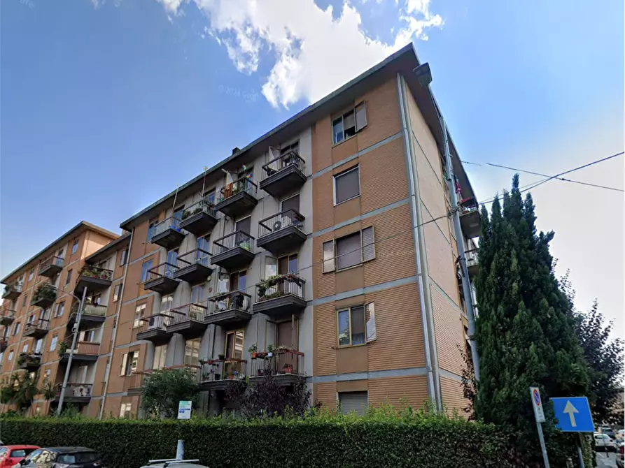 Immagine 9 di Magazzino in vendita  in Via Adriano Zarini a Prato