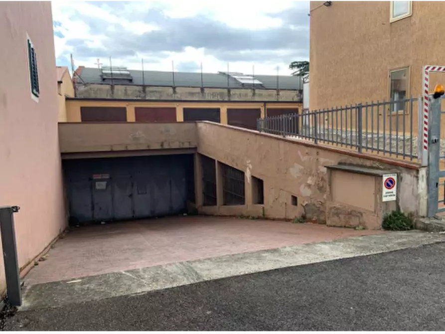 Immagine 16 di Magazzino in vendita  in Via Adriano Zarini a Prato