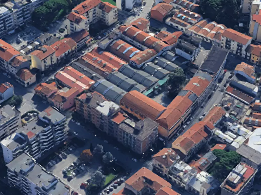 Immagine 20 di Magazzino in vendita  in Via Adriano Zarini a Prato