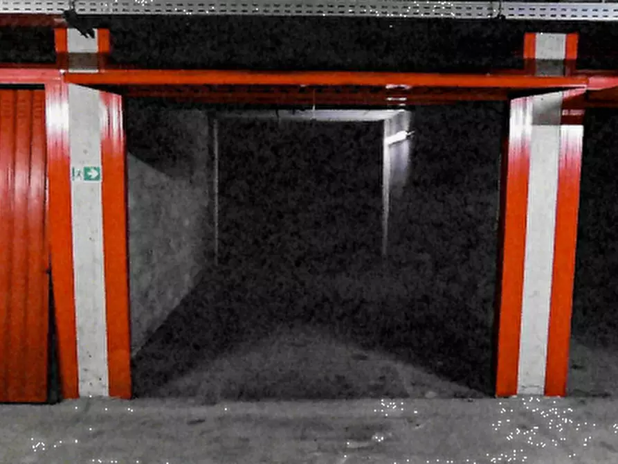 Immagine 1 di Garage in vendita  in Via Carlo Imbonati a Milano