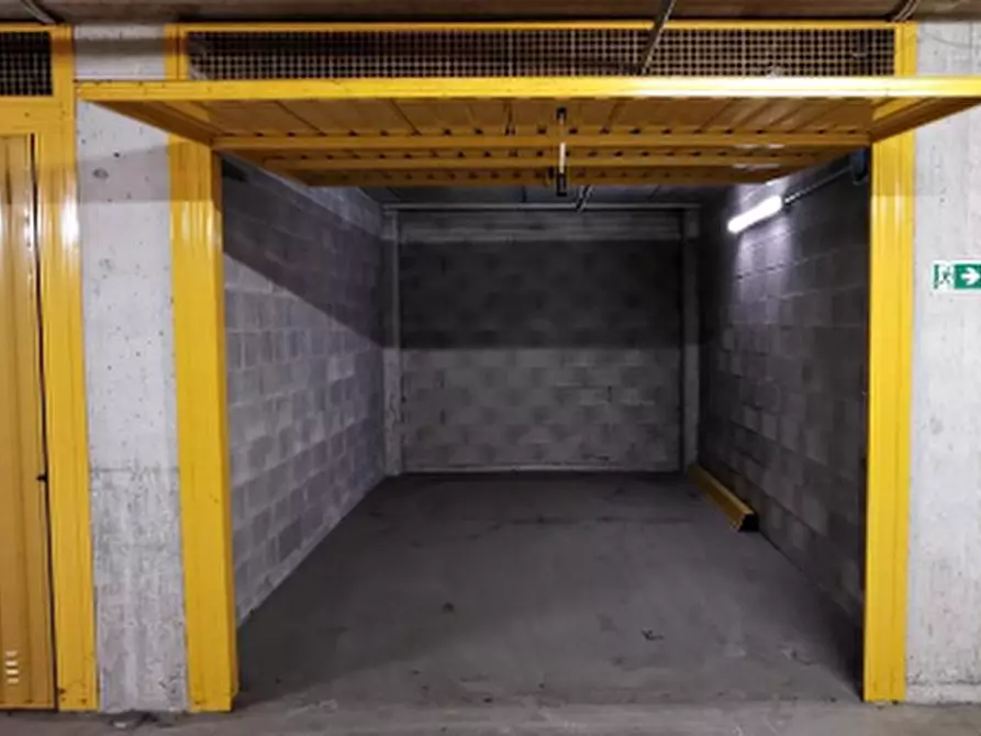 Immagine 1 di Garage in vendita  in Via Carlo Imbonati a Milano