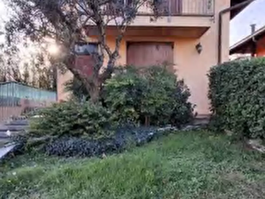 Immagine 8 di Casa indipendente in vendita  in Via Botticelli a Vanzago