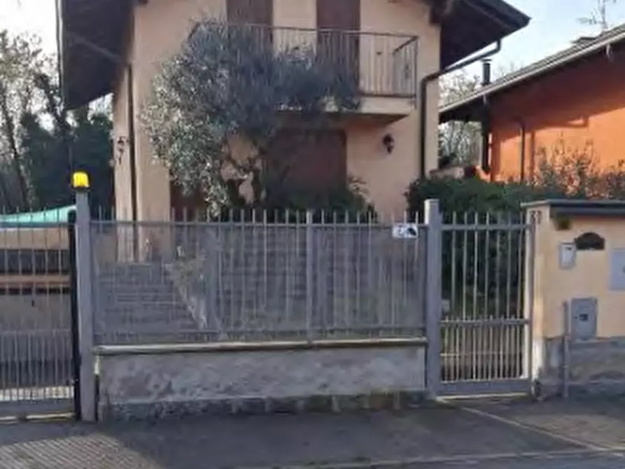 Immagine 10 di Casa indipendente in vendita  in Via Botticelli a Vanzago