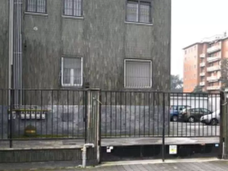 Immagine 5 di Magazzino in vendita  in Viale Palmiro Togliatti  a Rozzano