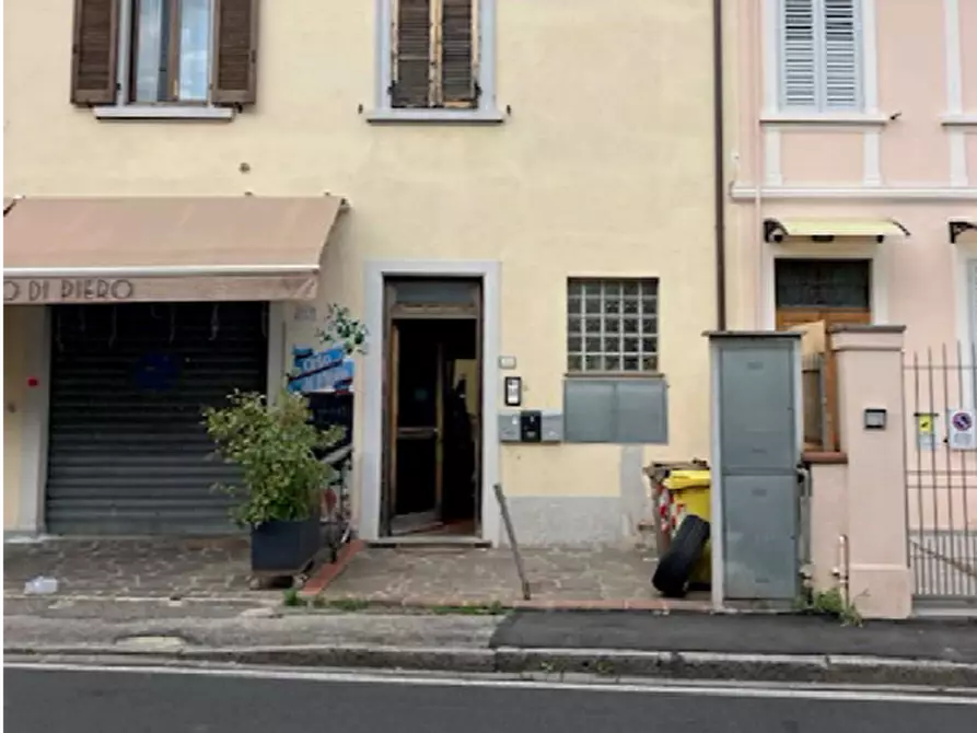 Immagine 1 di Porzione di casa in vendita  in Via Montalese a Prato