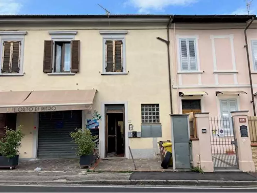 Immagine 2 di Porzione di casa in vendita  in Via Montalese a Prato