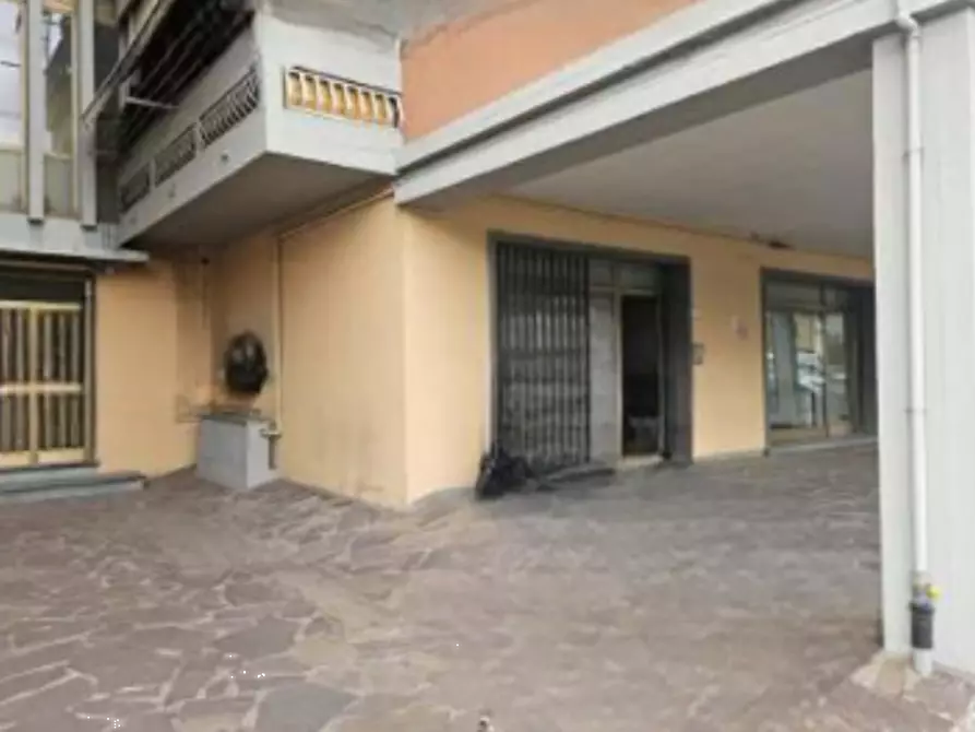 Immagine 2 di Negozio in vendita  in Via Camillo Benso Conte di Cavour a Monsummano Terme
